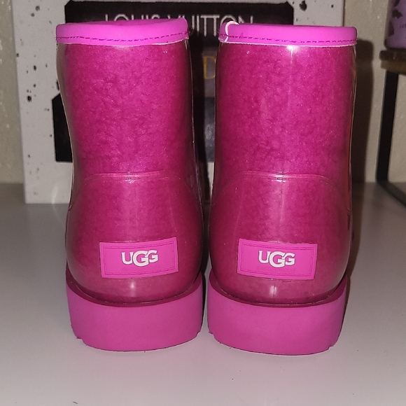 UGG RARE color Dragon Fruit Short Rain Boots - Picture 5 of 7